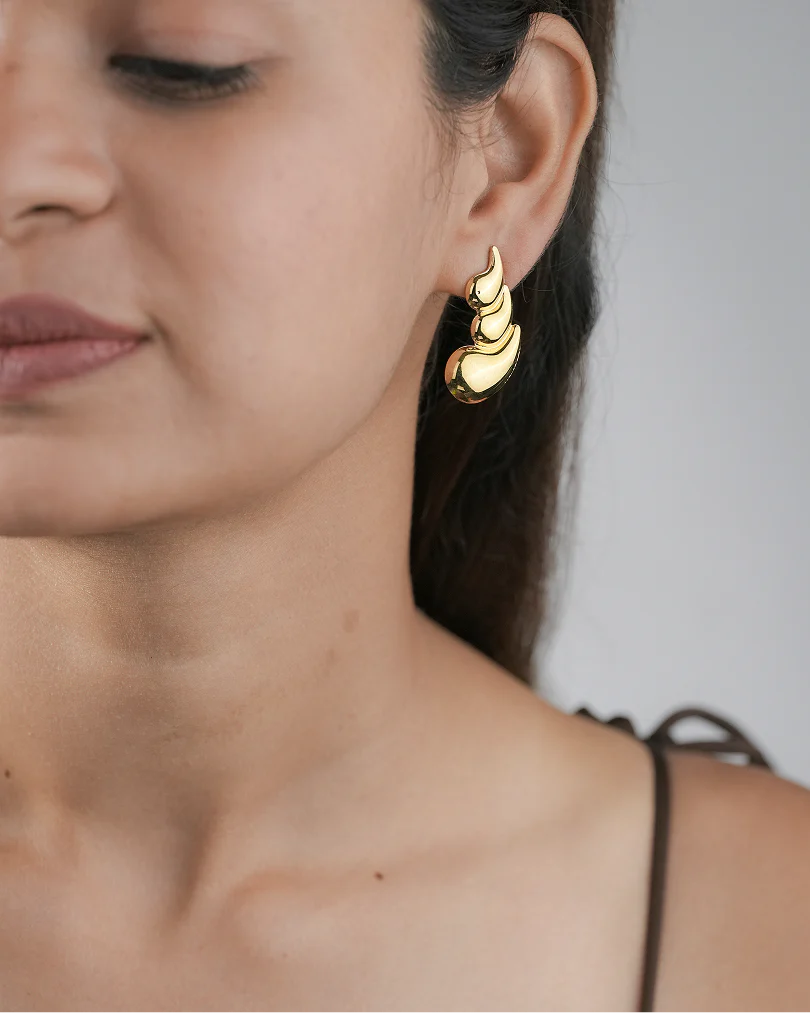 Combo Set of 2: Gold Flame-Style Studs and Textured Heart Earrings - Image 6