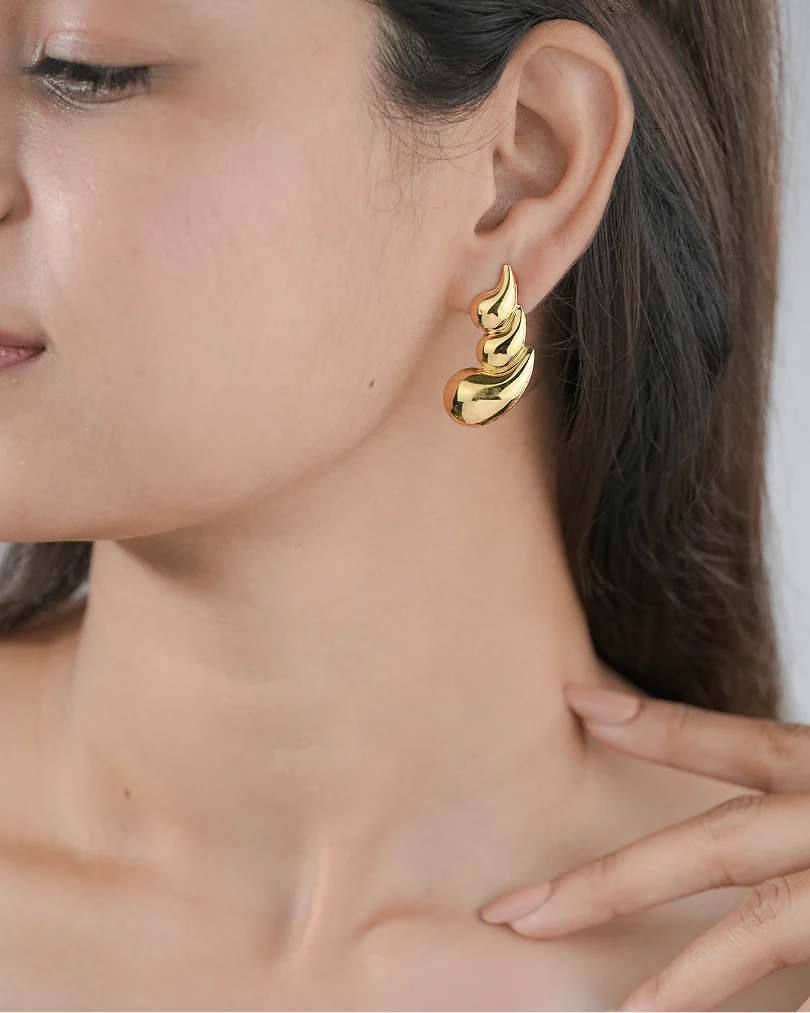 Combo Set of 2: Gold Flame-Style Studs and Textured Heart Earrings - Image 5